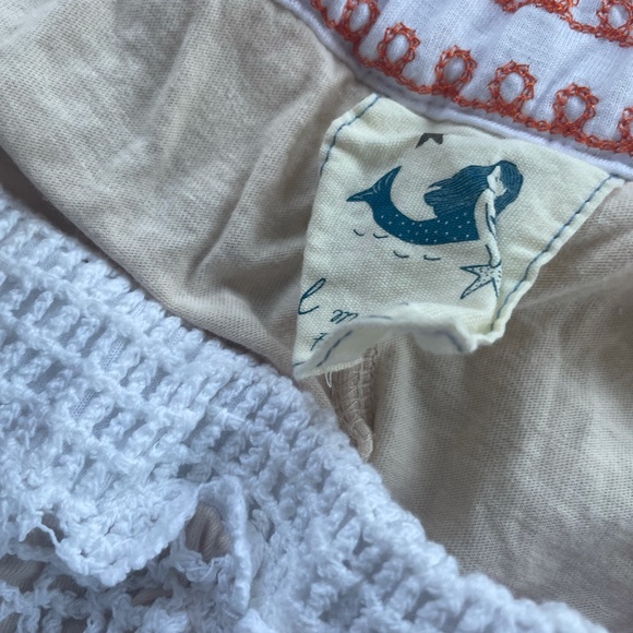 WHITE CROCHET SHORTS - Picture 3 of 3